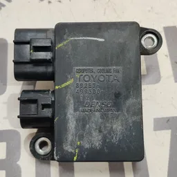 Блок вентилятора Toyota Auris 06-12 1.6 бенз OEM 8925712010