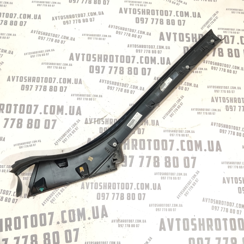 Накладка Renault Scenic 3 (09-16) 1.6D пр.в. OEM 768340002r