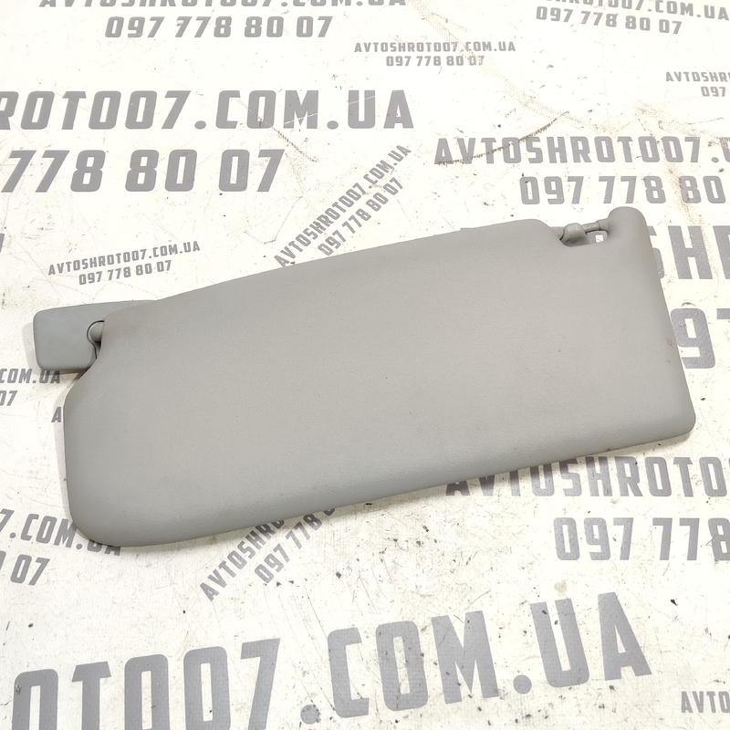 Сонцезахисник Volvo V50 (04-12) 2.0D лівий OEM 30676438