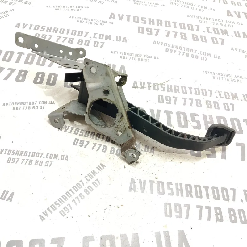 Педаль щеплення Volvo V50 (04-12) 2.0 Дизель D4204T