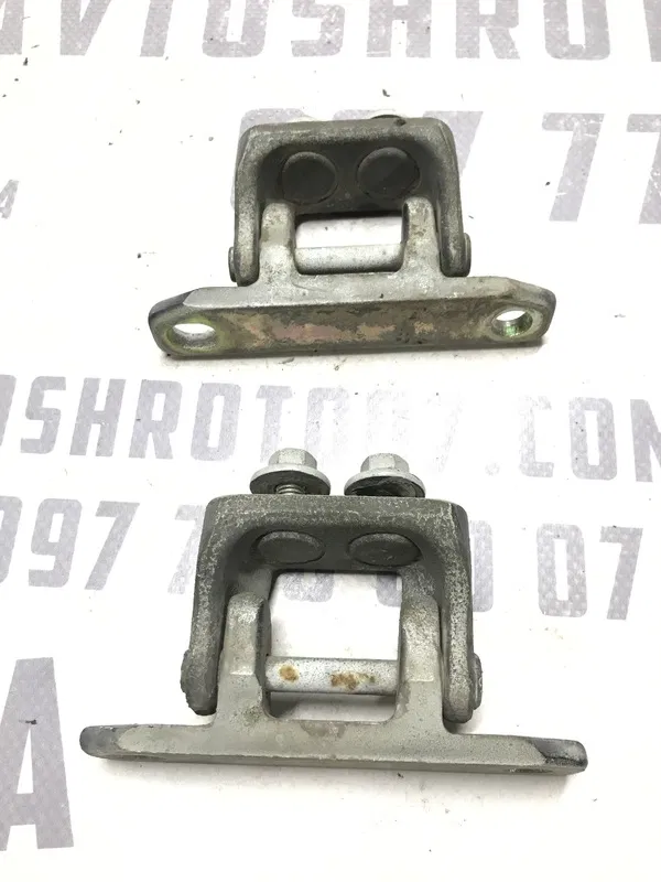 Завіса кришки багажника Kia Sorento (02-09) 2.5 D4CB Дизель