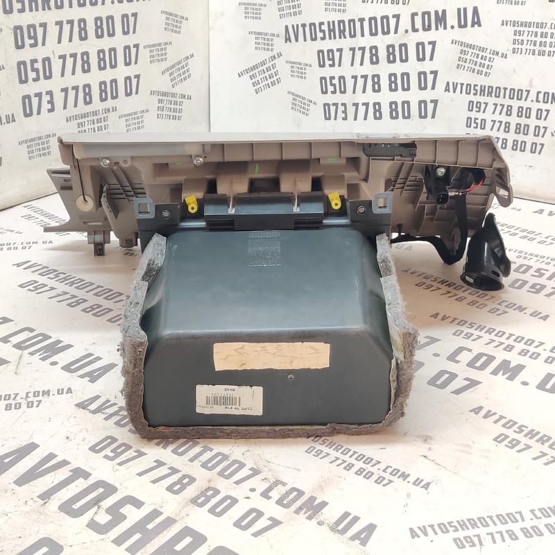 Бардачок Volvo V50 (04-12) 2.0 Diesel