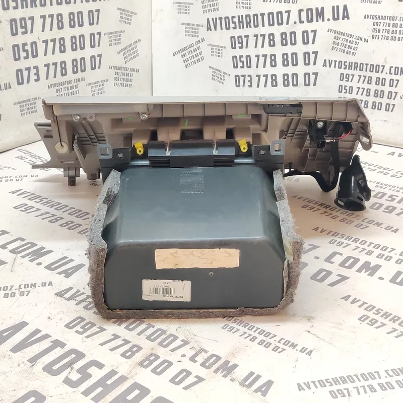 Бардачок Volvo V50 (04-12) 2.0 Diesel