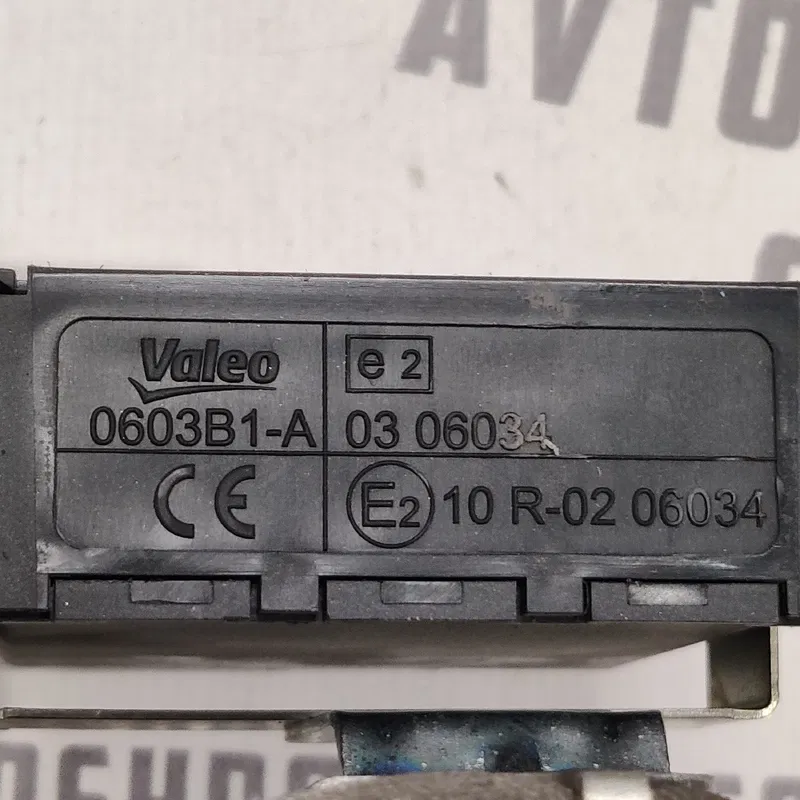 Блок ЦЗ Toyota Auris (06-12) 1.6 Бенз зад лів OEM 8974102100