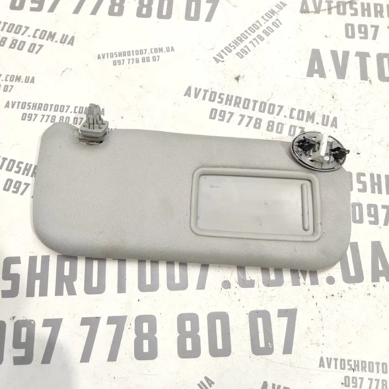 Сонцезахисник Toyota Auris (06-12) 1.6 Бензин правий