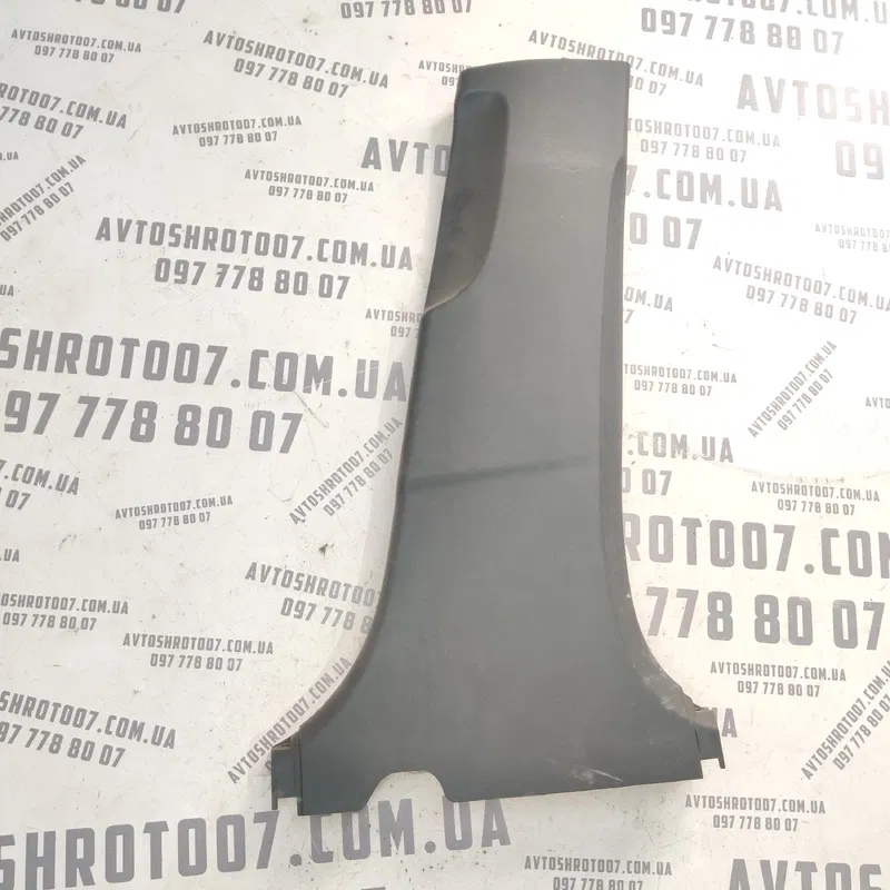 Накладка салону Toyota Auris (06-12) 1.6 Бензин права