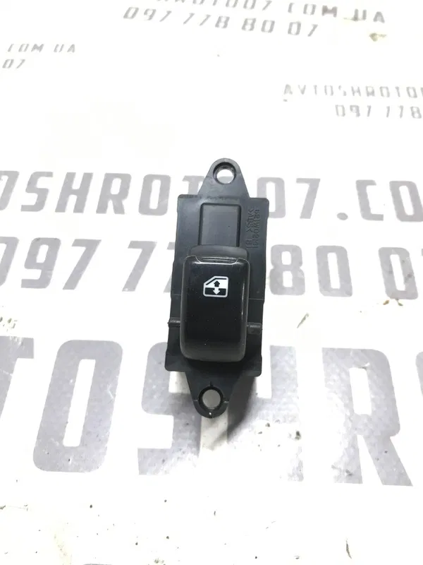 Кнопка склопідіймача Chevrolet Tacuma 00-11 2.0 перед. права
