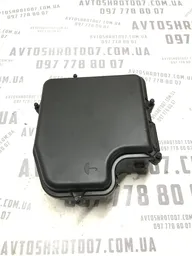 Корпус блока запобіжників VW Passat B5+ (00-05) 1.9 TDI ліва