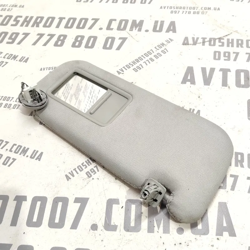 Сонцезахисник Toyota Auris (06-12) 1.6 Бензин правий