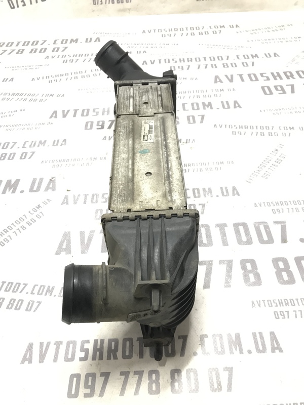 Інтеркулер Peugeot 407 (04-11) 2.0D лівий OEM 9645682880