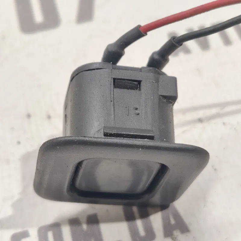 Кнопка лючка бака Hyundai Elantra 4 (06-11) 1.6 бенз ліва