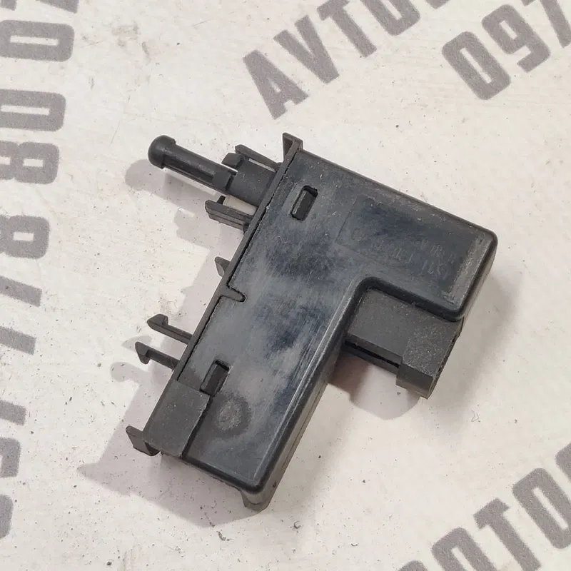 Кнопка бардачка Ford Focus MK2 (04-11) 1.6D 1S4113B748AD