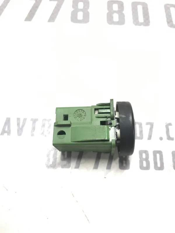 Кнопка центрального замка Citroen Berlingo 1 (96-08) 1.6D