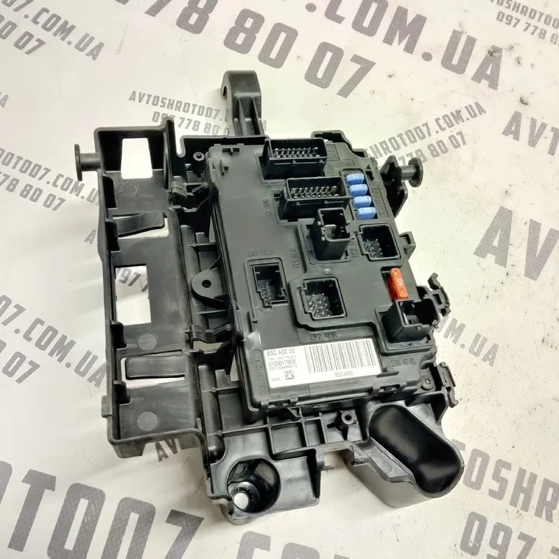 Блок запобіжників Peugeot 407 (04-11) 2.0D 9656148080