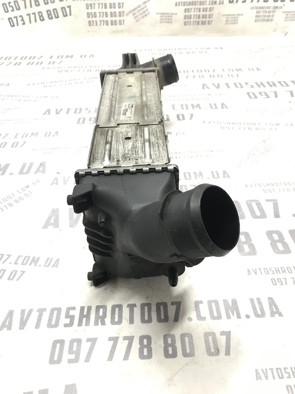 Інтеркулер Peugeot 407 (04-11) 2.0D лівий OEM 9645682880
