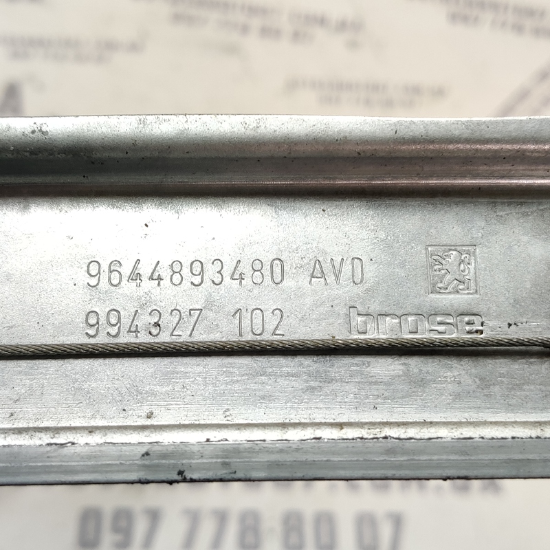 Склопідіймач пер. правий Peugeot 407 04-11 2.0D 9644893480