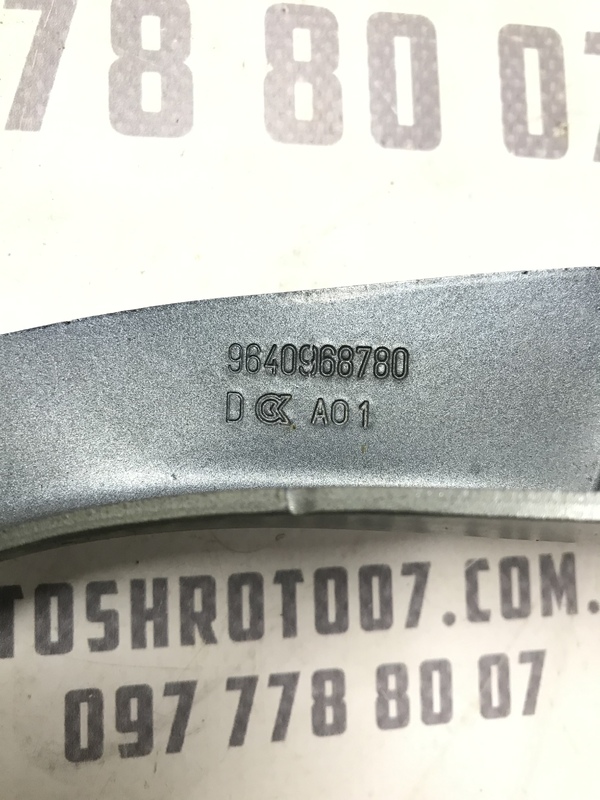 Петля капоту права Peugeot 407 (04-11) 2.0 Дизель