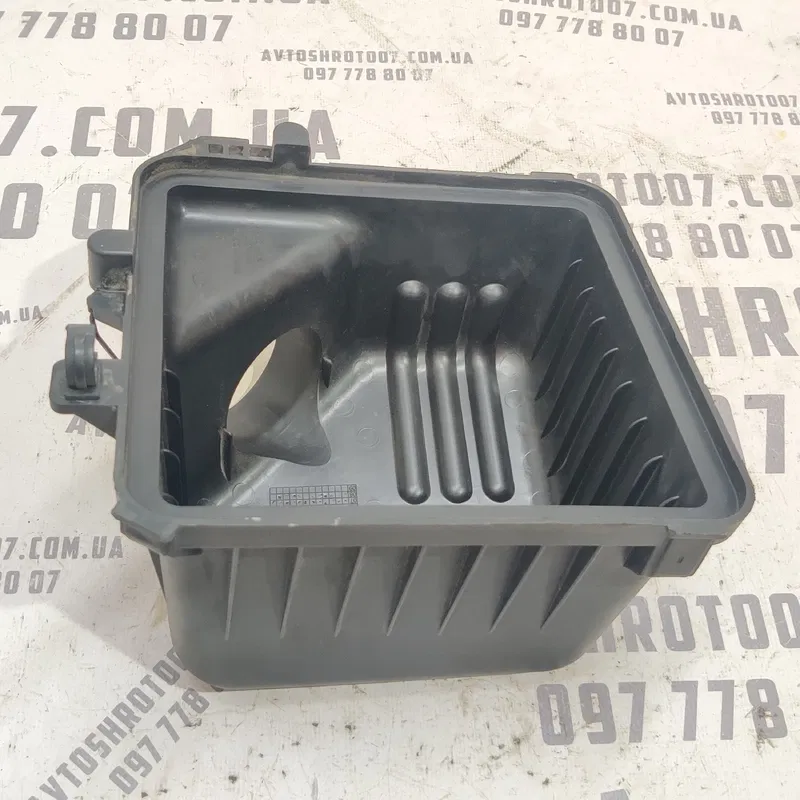 Корпус пов. фільтра Hyundai Elantra 4 (06-11) 1.6 281112H000