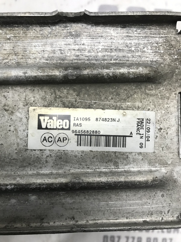 Інтеркулер Peugeot 407 (04-11) 2.0D лівий OEM 9645682880