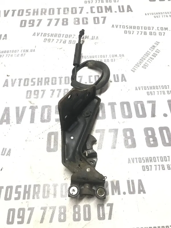 Ролик двері правий нижній Citroen Berlingo 1 (96-08) 1.6D