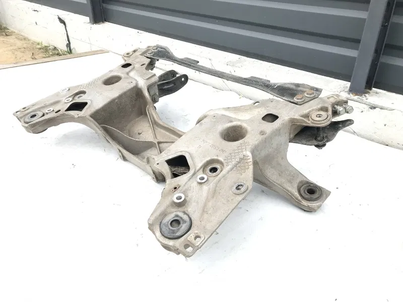 Підрамник передній Peugeot 407 (04-11) 2.0D 9650785380