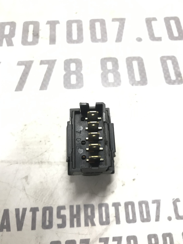 Кнопка склопідіймача Citroen Berlingo 1 (96-08) 1.6D