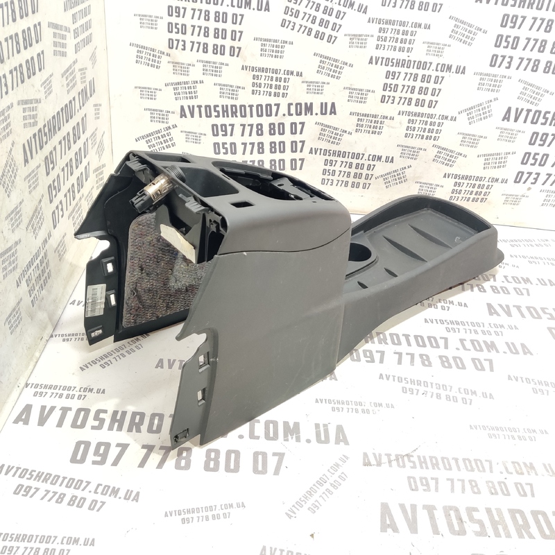 Консоль центральна Renault Grand Scenic 3 (09-16) 1.6 диз