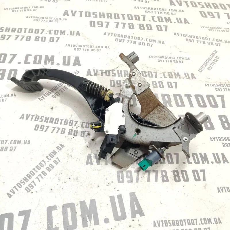 Педаль щеплення Renault Grand Scenic 3 09-16 1.6 465030036R