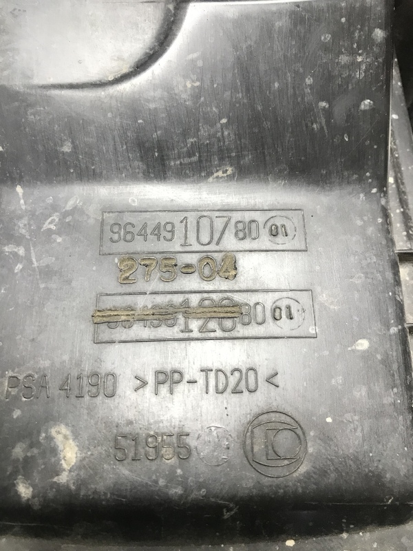 Корпус повітряного фільтра Peugeot 407 (04-11) 2.0D лівий