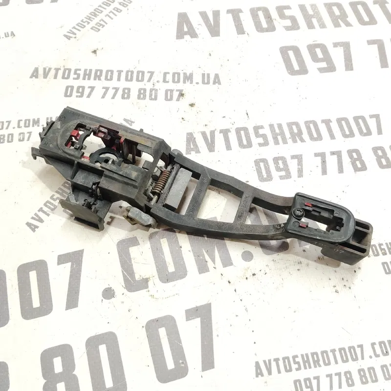 Кронштейн пер. правий Ford Focus MK2 04-11 1.6D 3M51R224A37