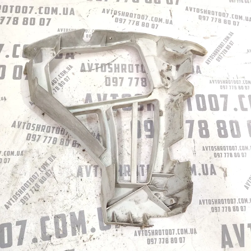 Кронштейн бампера задній правий Ford Focus MK2 04-11 1.6D