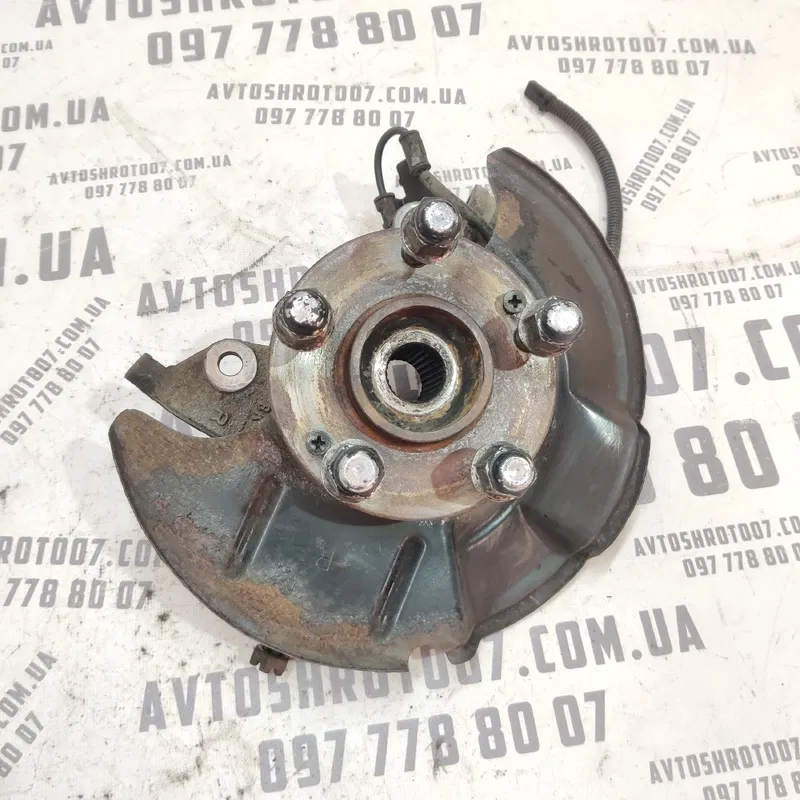 Цапфа передня права Hyundai Elantra 4 (06-11) 1.6 бенз