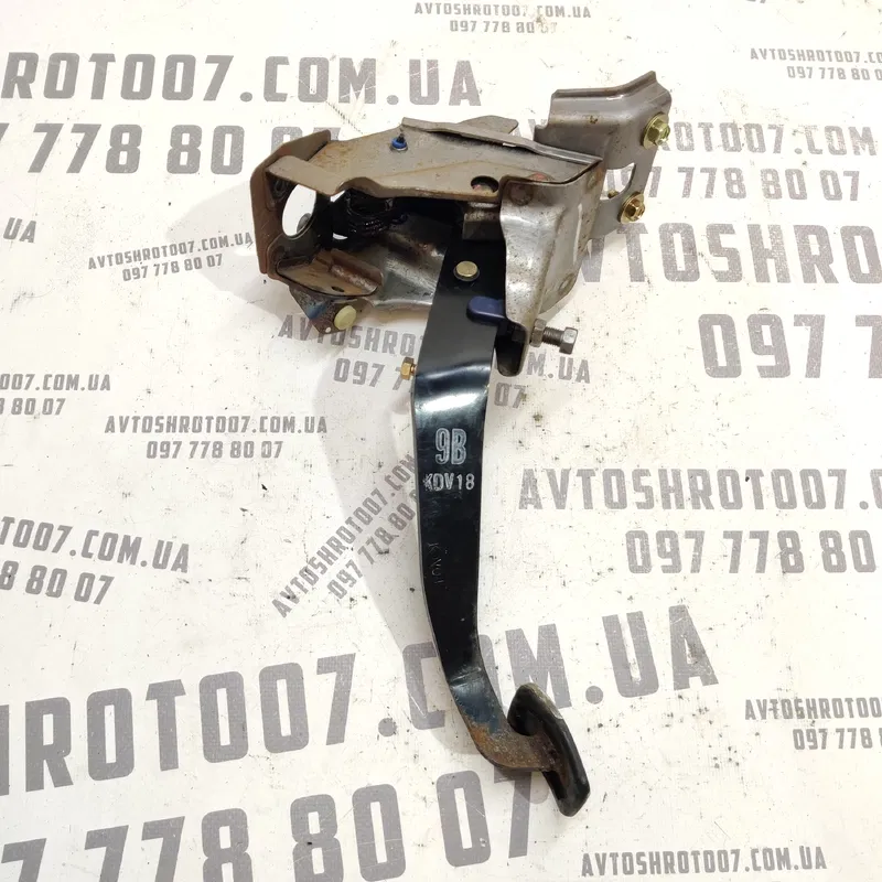 Педаль щеплення Nissan X-Trail T30 (01-07) 2.5 бензин