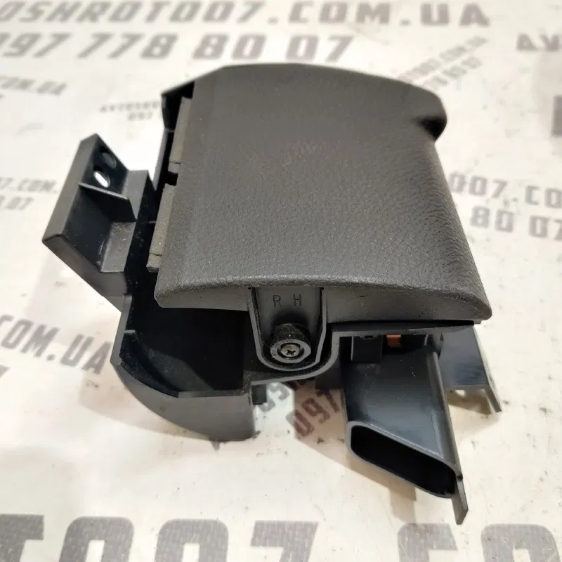 Підстаканник правий Nissan X-Trail T30 01-07 2.5 68430EQ000
