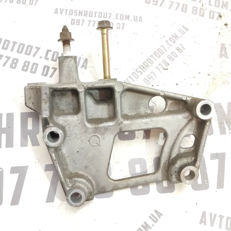 Кронштейн двигуна Nissan X-Trail T30 (01-07) 2.5 бензин