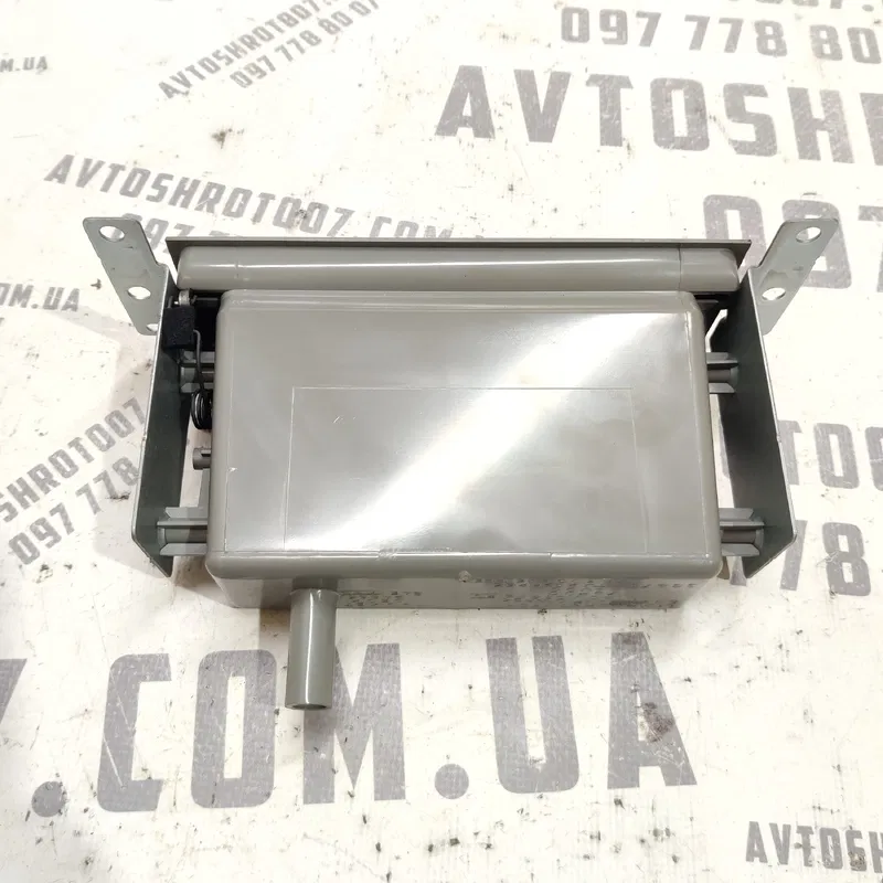 Бардачок Nissan X-Trail T30 (01-07) 2.5 бенз 68475WL000
