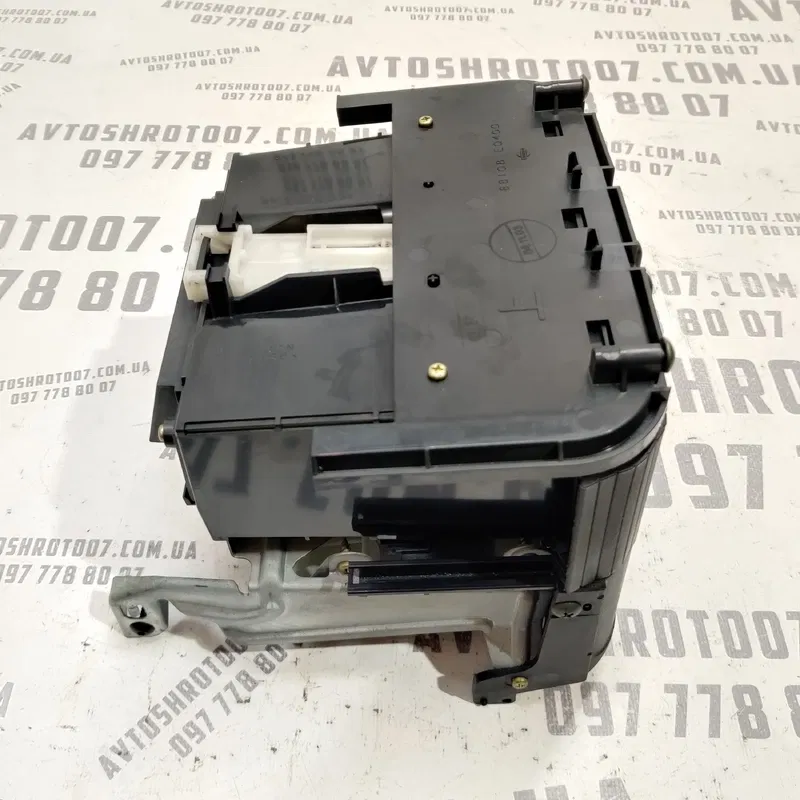Консоль центральна Nissan X-Trail T30 (01-07) 2.5 68108EQ400