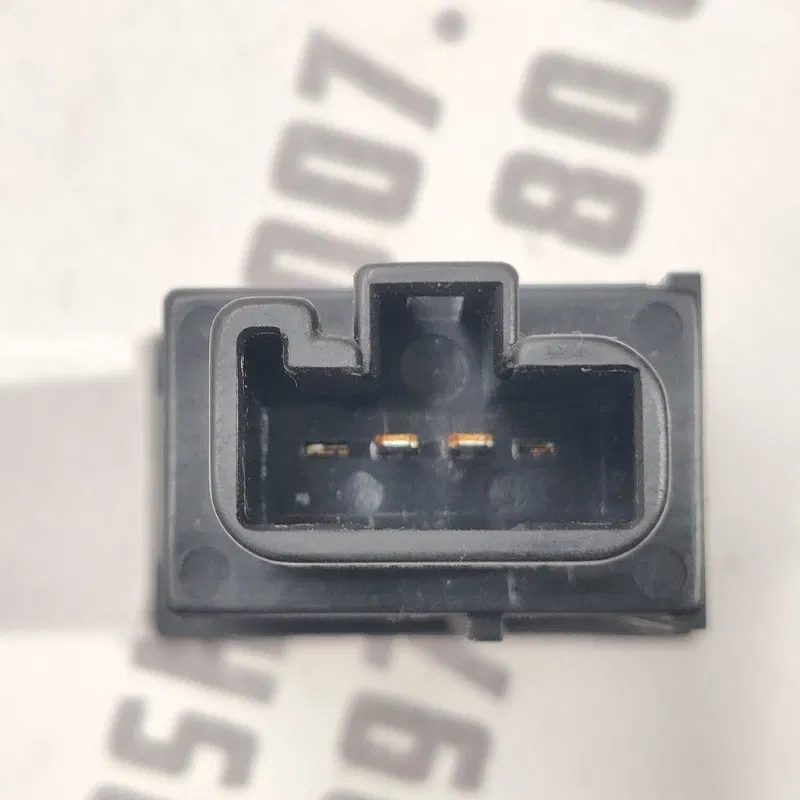 Кнопка лючка бака Toyota Avensis T25 (03-08) 2.0 Дизель