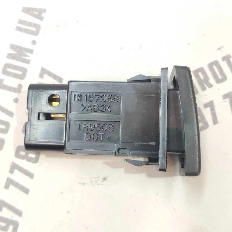 Кнопка аварійки Toyota Avensis T25 (03-08) 2.0 Дизель