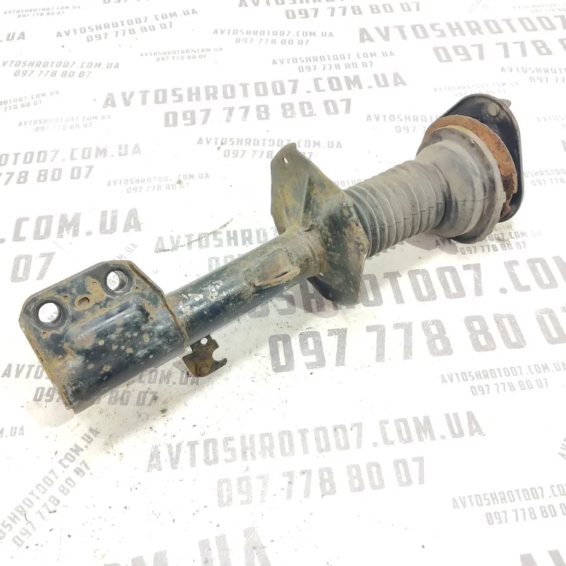 Амортизатор передній лівий Toyota Avensis T25 (03-09) 2.0D