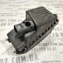 Корпус повітряного фільтра Toyota Avensis T25 (03-08) 2.0D фото 2