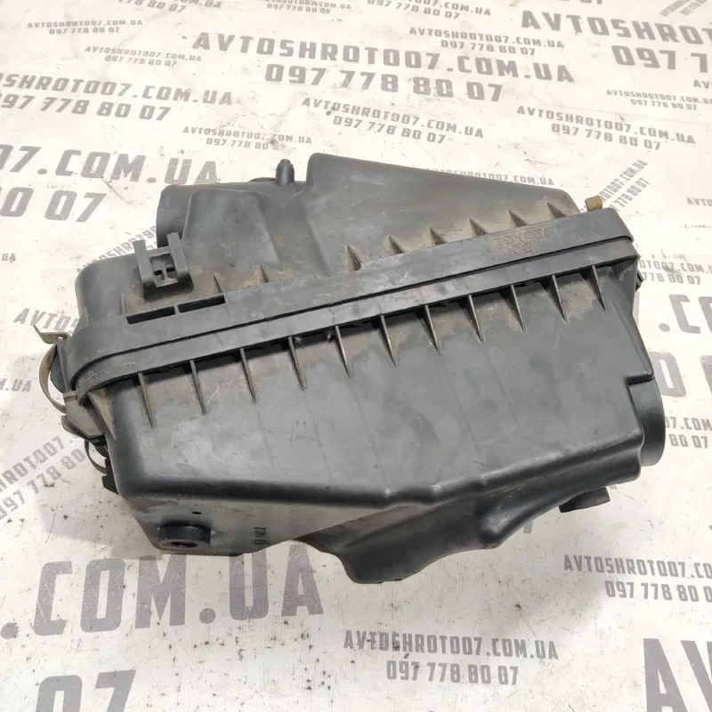 Корпус повітряного фільтра Toyota Avensis T25 (03-08) 2.0D