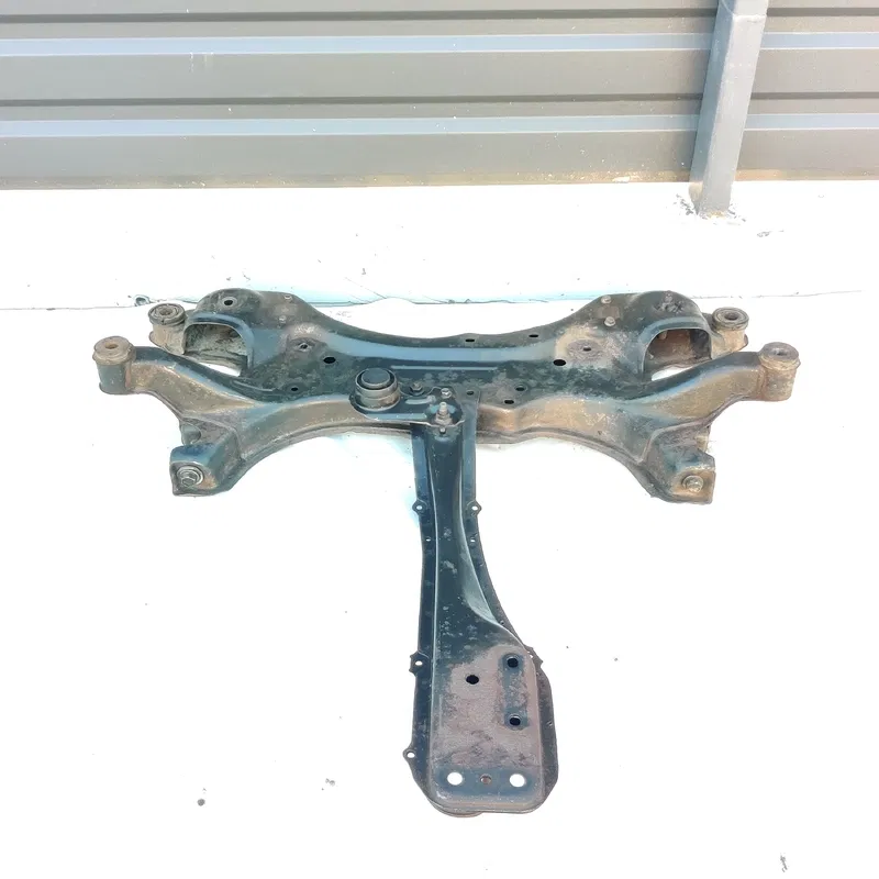 Підрамник передній Toyota Avensis T25 (03-09) 2.0D