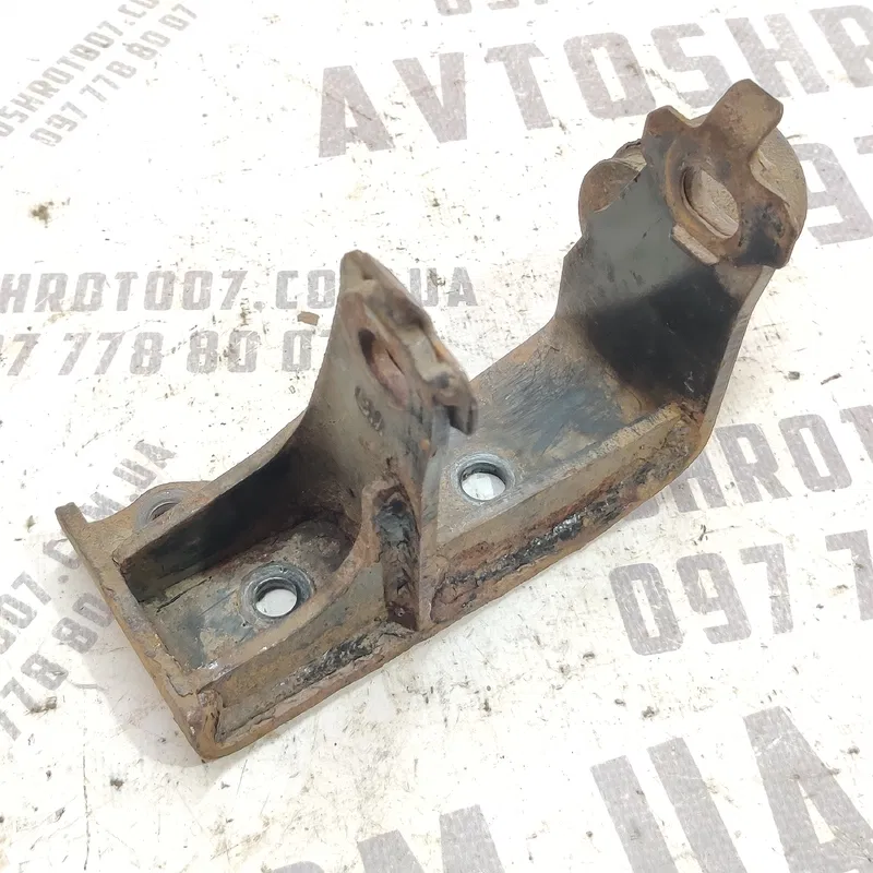 Кронштейн двигуна лівий Toyota Avensis T25 03-09 2.0D