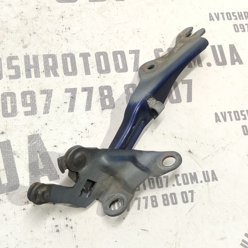 Петля капоту права Mazda 6 GY (02-08) 2.0 Бензин