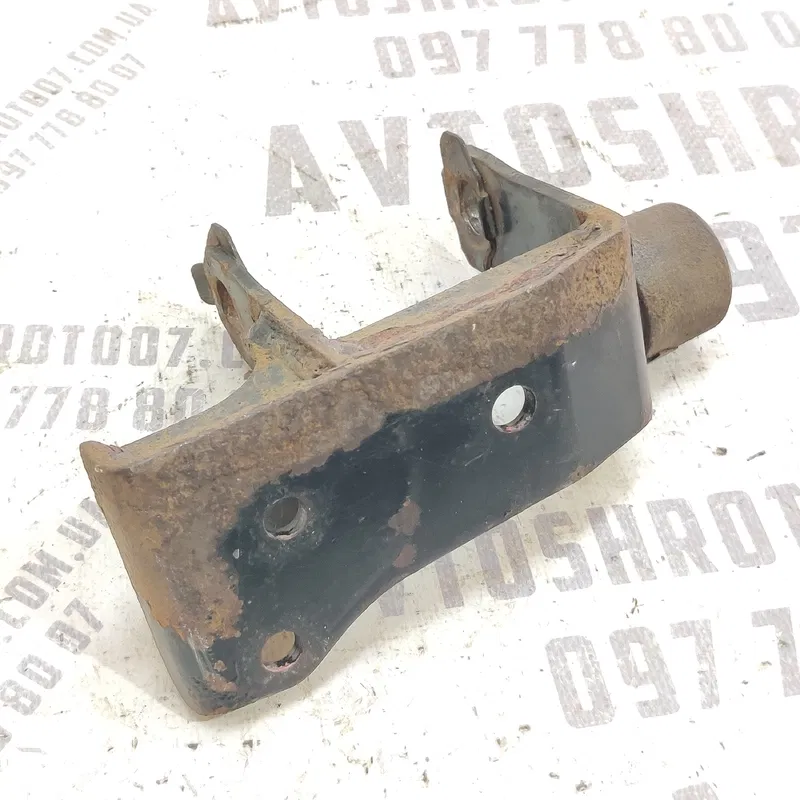 Кронштейн двигуна лівий Toyota Avensis T25 03-09 2.0D