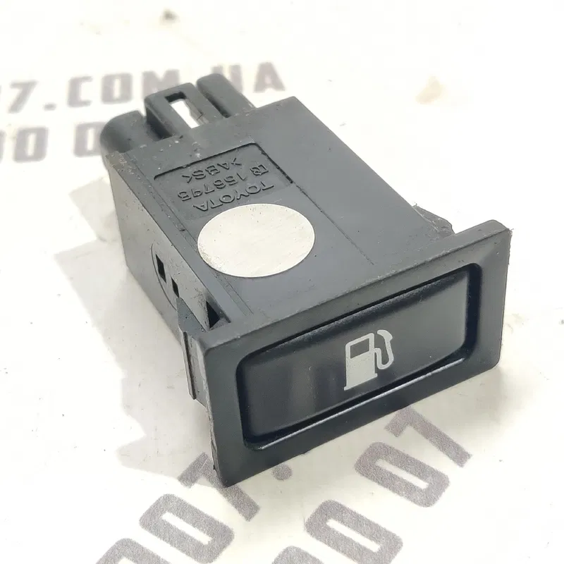 Кнопка лючка бака Toyota Avensis T25 (03-08) 2.0 Дизель