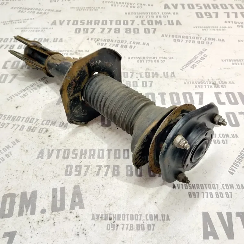 Амортизатор передній лівий Toyota Avensis T25 (03-09) 2.0D