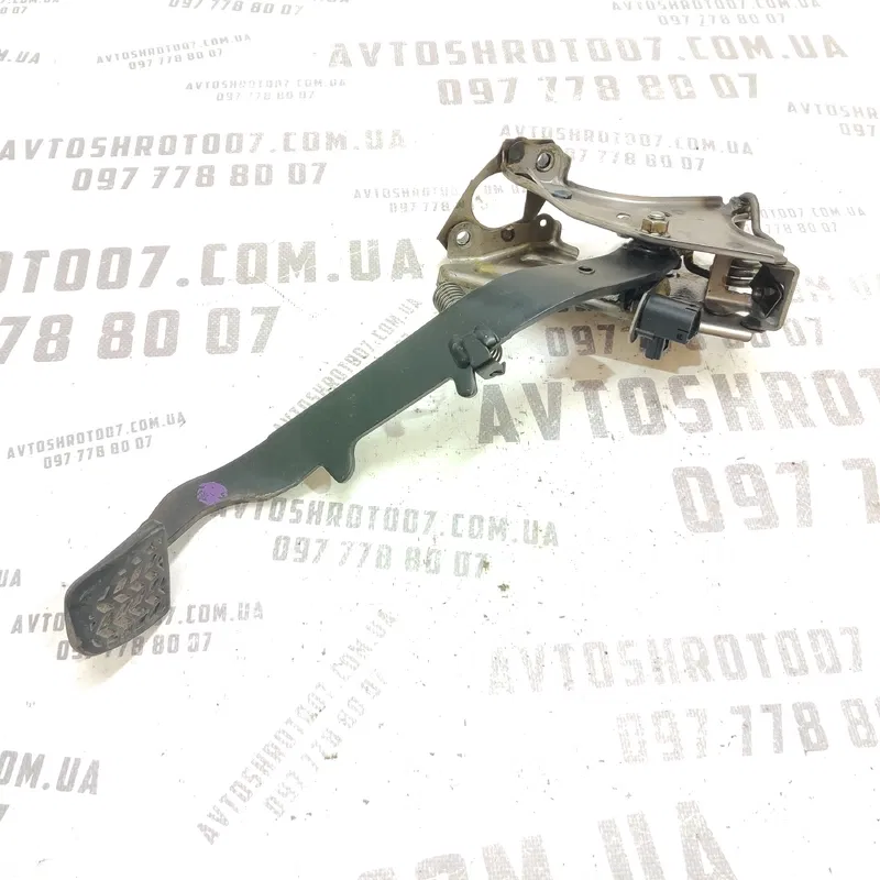 Педаль щеплення Toyota Avensis T25 (03-09) 2.0 дизель