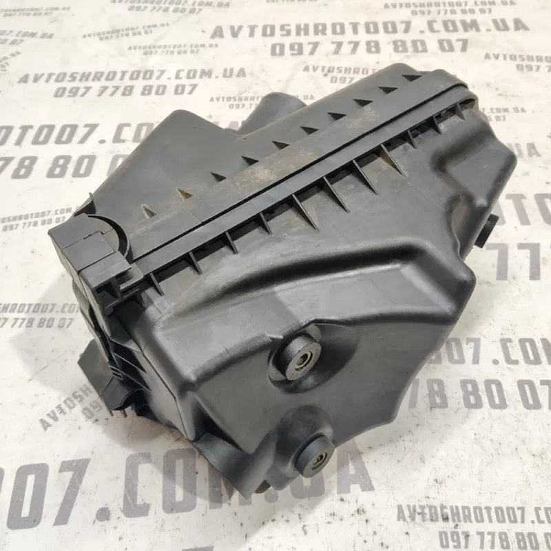 Корпус повітряного фільтра Toyota Avensis T25 (03-08) 2.0D